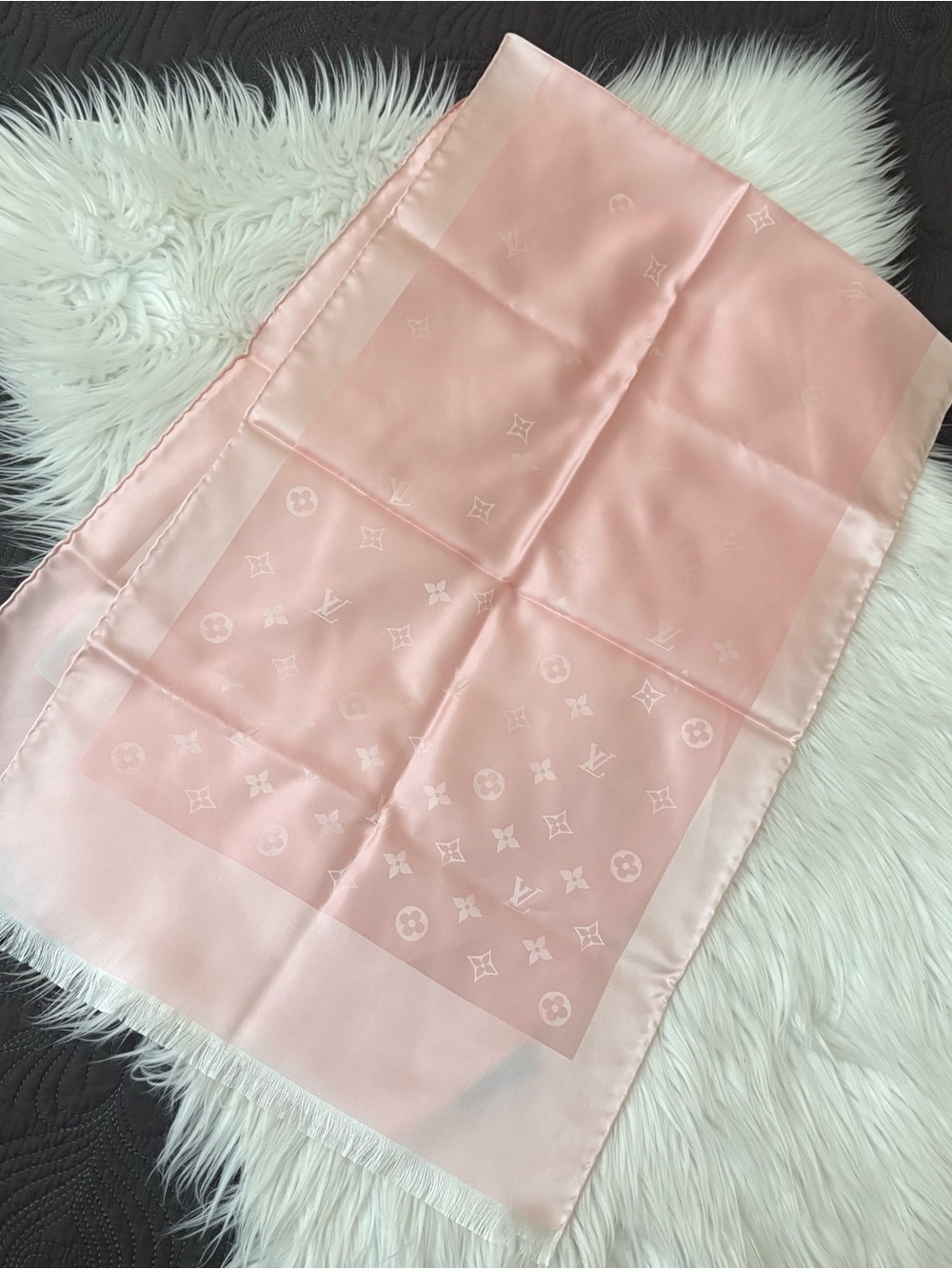 Authentic 2005 Louis Vuitton Pink “Rose” Echarpe Capri Silk Oblong 45” Scarf - Picture 5 of 7
